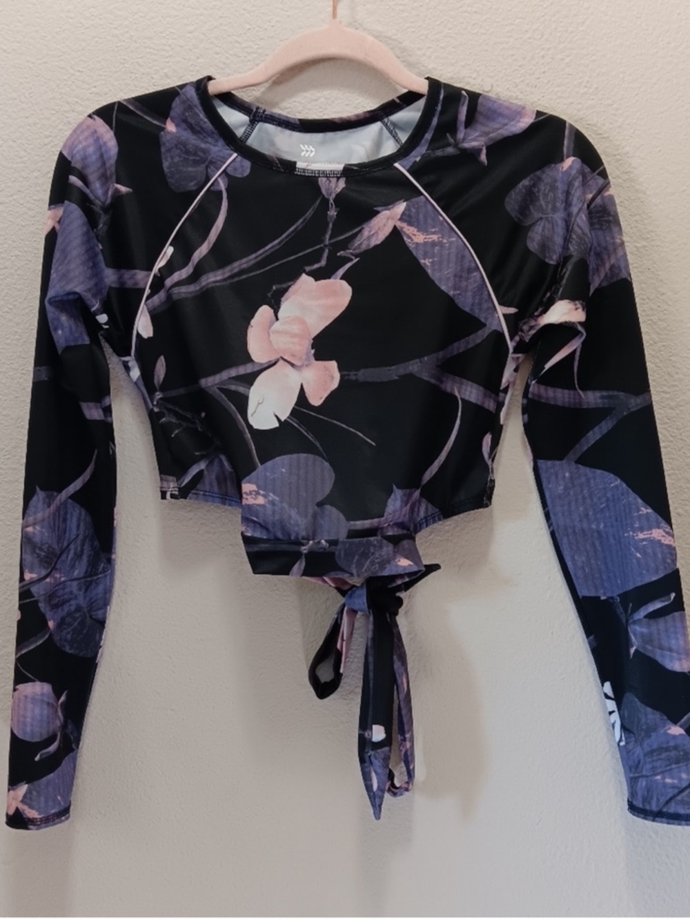 all in motion Black Long-Sleeve Floral gym Tie-Front Crop Top size m